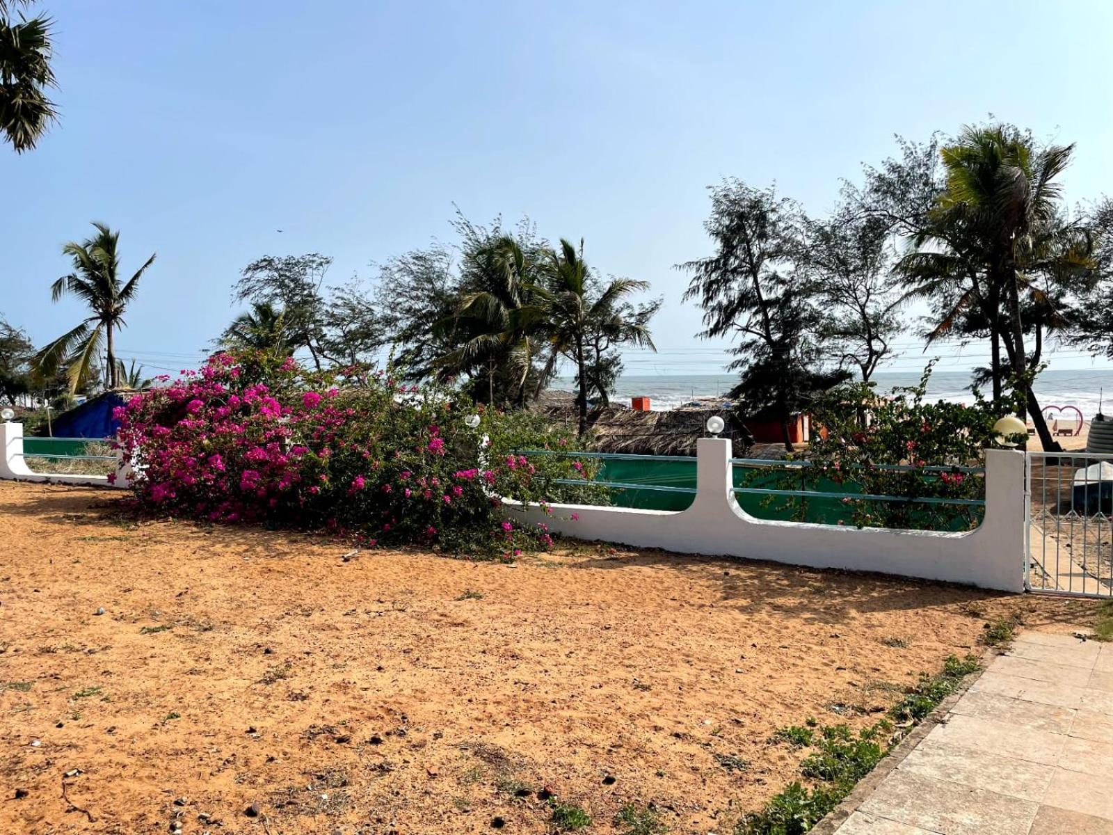 Papilio Beach Front Cottages-Tbv Baga Exteriör bild